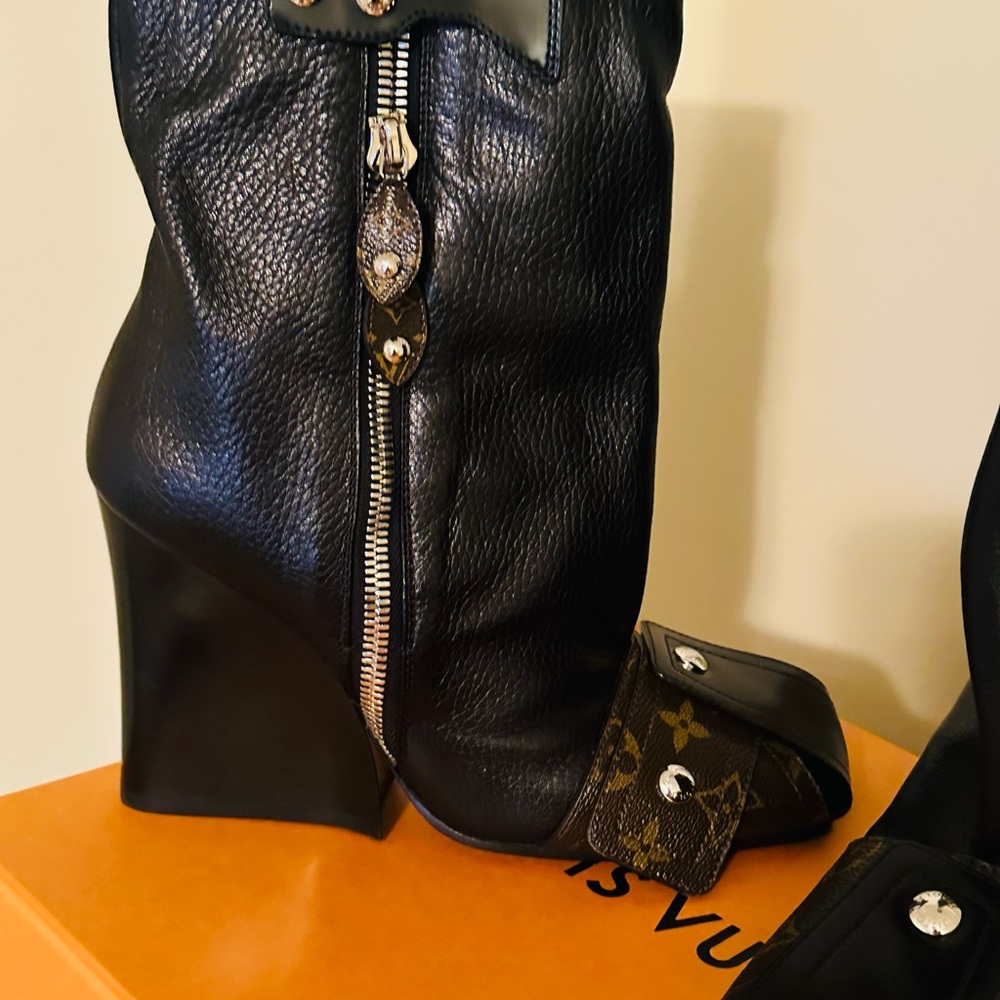 Louis Vuitton ankle boot with monogram size 39.5